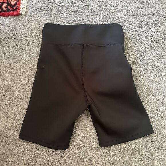 Heroine Sport Zipper Bike Shorts - Picture 5 of 5